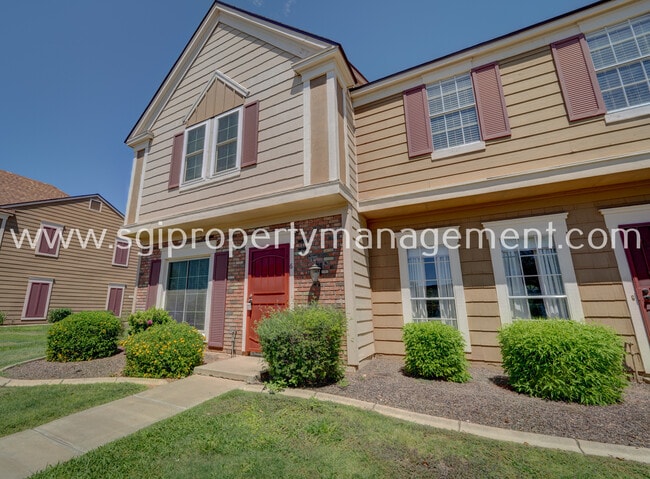 18604 N 33rd Dr in Phoenix, AZ - Foto de edificio - Building Photo