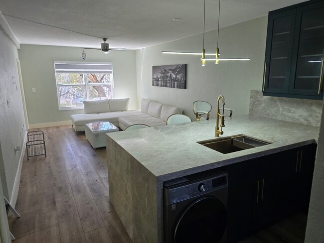 140 Royal Palm Rd, Unit Apt 206