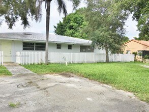 5831 SW 62nd St in Miami, FL - Building Photo - Building Photo