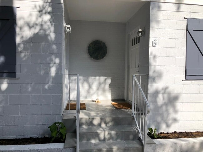 6 Sunset Rd, Unit 1
