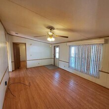 15017 Johansson Ave in Hudson, FL - Foto de edificio - Building Photo