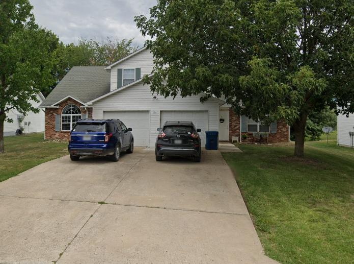 106 S Woods Ct in Ashland, MO - Building Photo