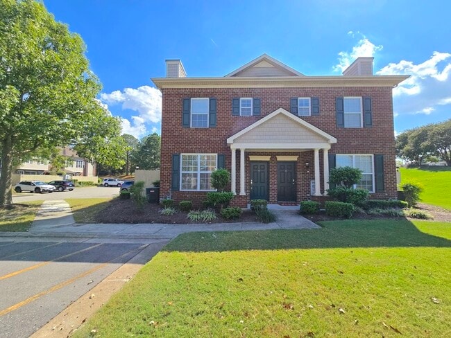 1017 Farrcroft Way