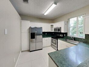 538 NW 157th Ln in Pembroke Pines, FL - Building Photo - Building Photo