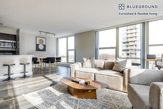 5600 N Sheridan Rd in Chicago, IL - Foto de edificio - Building Photo