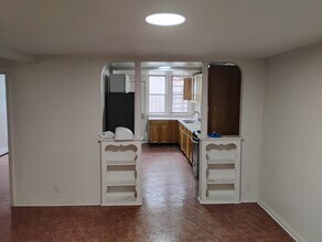 999 Willmohr St, Unit Walk In-Downstairs in Brooklyn, NY - Foto de edificio - Building Photo