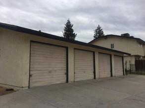 5705 Fairfax Rd in Bakersfield, CA - Building Photo - Other