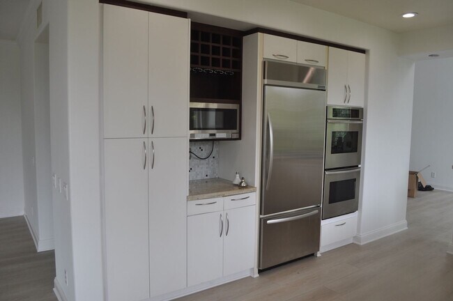 6135 Glenchester Row in San Diego, CA - Building Photo - Building Photo
