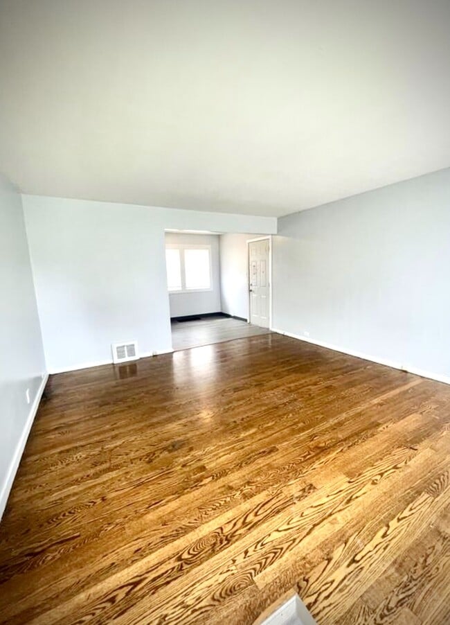 property at 4434 Huron Cir