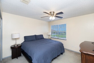 15622 Cruiser St in Corpus Christi, TX - Foto de edificio - Building Photo