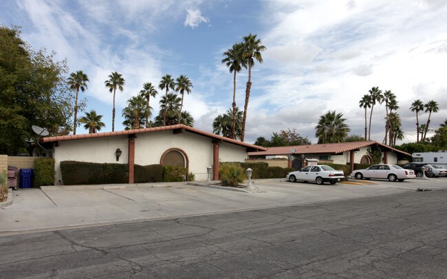 2950 E Ranchero Dr in Palm Springs, CA - Building Photo - Building Photo