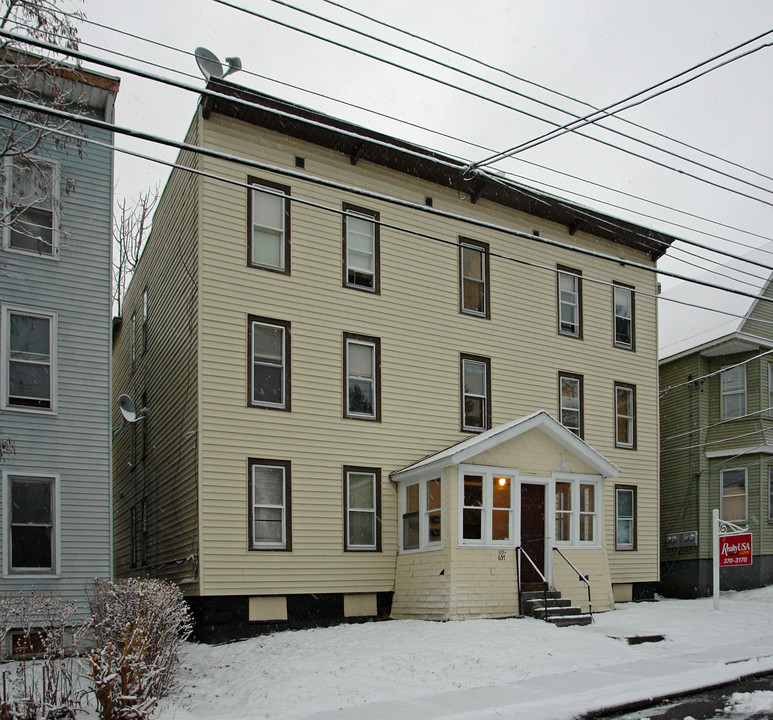 655 Lansing St in Schenectady, NY - Building Photo