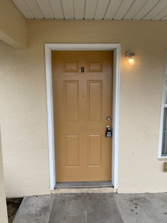 7263 Midway Terrace in Ocala, FL - Building Photo - Building Photo