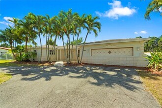8920 SW 142nd St in Palmetto Bay, FL - Building Photo - Building Photo