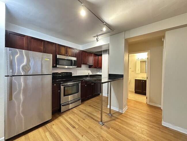 4180 N Marine Dr, Unit 4041 in Chicago, IL - Foto de edificio - Building Photo