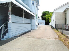 131 North Blakely Street in Dunmore, PA - Building Photo - Building Photo