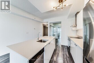 51-1751 E Liberty St in Toronto, ON - Building Photo - Building Photo