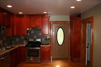 196 Bristol St, Unit Upstairs in Canandaigua, NY - Building Photo - Building Photo