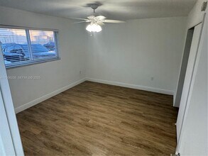 6775 SW 44th St in Miami, FL - Building Photo - Building Photo