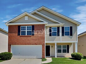 1748 Eastway Dr in Dallas, NC - Building Photo