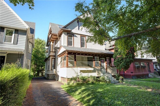 32 Birch Crescent in Rochester, NY - Building Photo - Building Photo