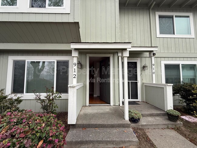 property at 912 Sunnybrae Ln