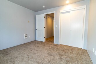 12061 SE Foster Rd-Unit -12061B in Portland, OR - Building Photo - Building Photo