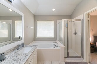 46 S Wynnoak Cir in Spring, TX - Foto de edificio - Building Photo