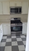 2747 Kilconway Ln in South San Francisco, CA - Foto de edificio - Building Photo