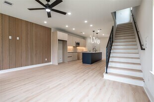 8132 Brandon St, Unit B in Houston, TX - Building Photo