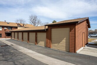 7080 W 20th Ave in Lakewood, CO - Foto de edificio - Building Photo