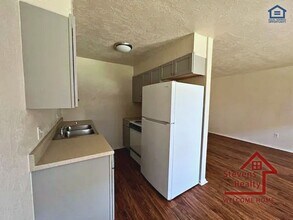 1502 NW Kingsbury Ave in Lawton, OK - Building Photo - Building Photo