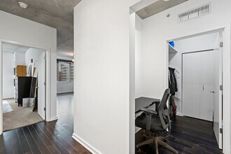 659 W Randolph St, Unit Unit 407 in Chicago, IL - Building Photo - Building Photo