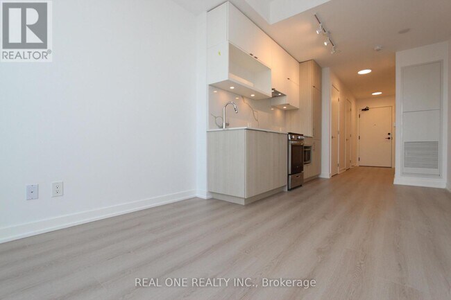 100 Queen St E in Toronto, ON - Building Photo - Building Photo