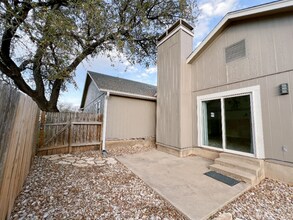 1602 Dale Cove, Unit A in Round Rock, TX - Foto de edificio - Building Photo