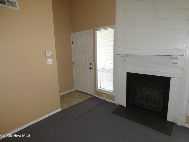207 Village Dr in Jacksonville, NC - Building Photo - Building Photo
