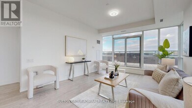 7608 Yonge St in Vaughan, ON - Building Photo - Building Photo