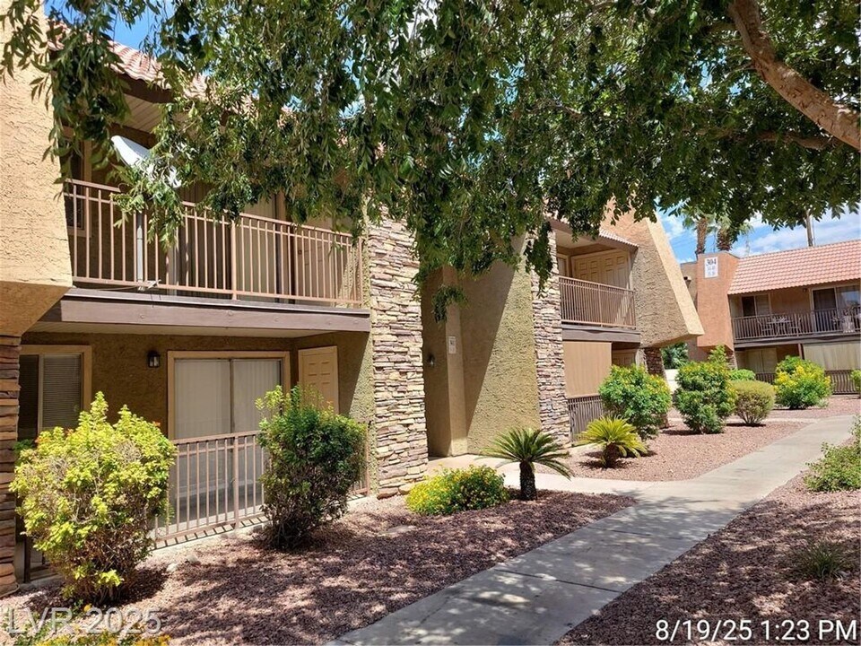 4400 Sandy River Dr in Las Vegas, NV - Building Photo