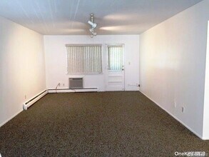 2 Anchorage Ln in Oyster Bay, NY - Building Photo - Building Photo