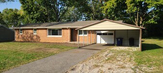 113 S Broadview Cir Dr in Princeton, IN - Building Photo