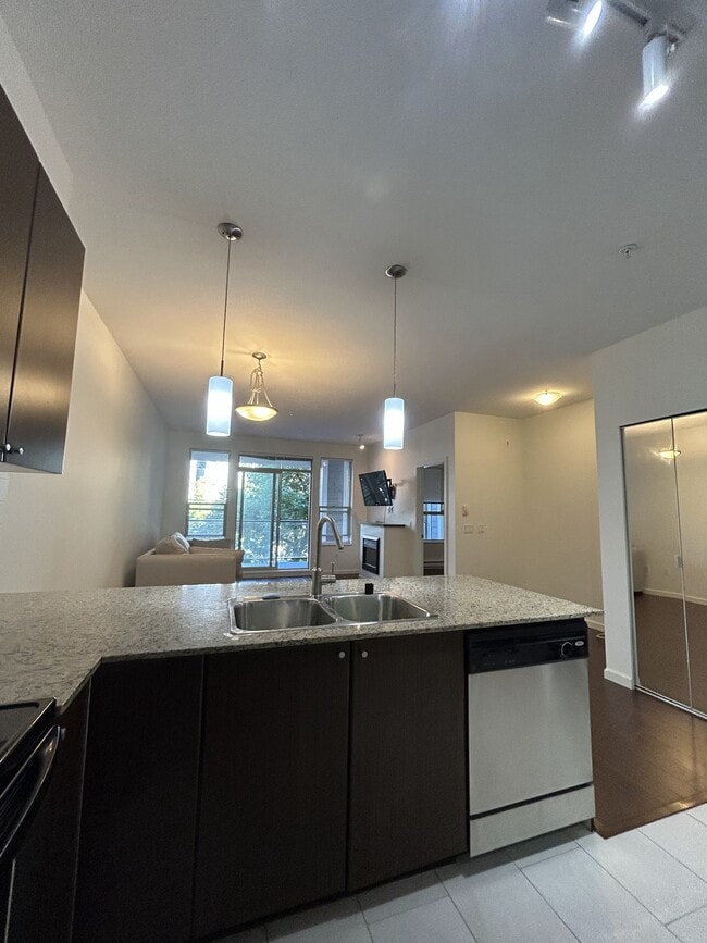 2484 Wilson Ave in Port Coquitlam, BC - Building Photo - Building Photo