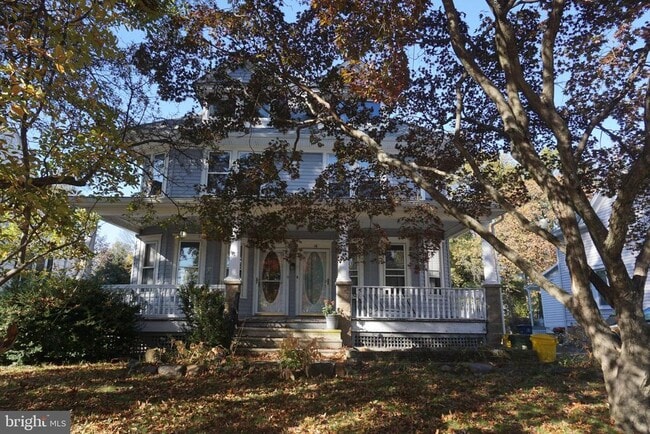 16 Lawrenceville - Pennington Rd in Lawrence Township, NJ - Foto de edificio - Building Photo