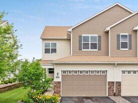 9500 Declaration Dr in Chanhassen, MN - Building Photo