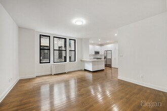 200 W 58th St, Unit 11C in New York, NY - Building Photo - Building Photo