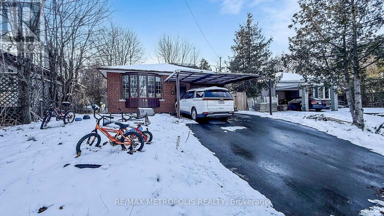 14 Furlong Ct in Toronto, ON - Building Photo