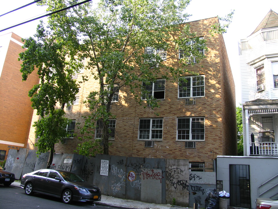 802 Fairmount Pl in Bronx, NY - Building Photo