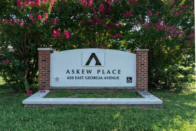 Askew Place in Memphis, TN - Building Photo - Building Photo