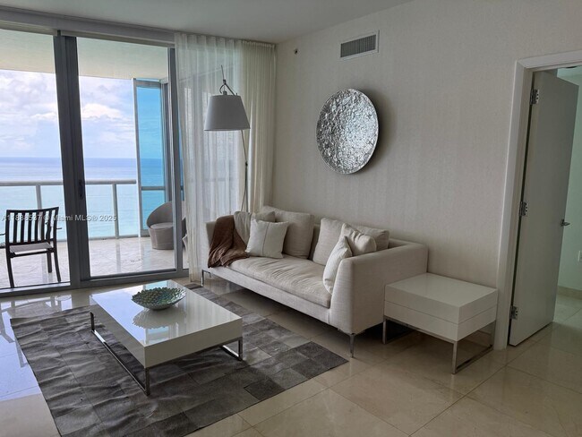 17121 Collins Ave, Unit 3506 in Sunny Isles Beach, FL - Foto de edificio - Building Photo