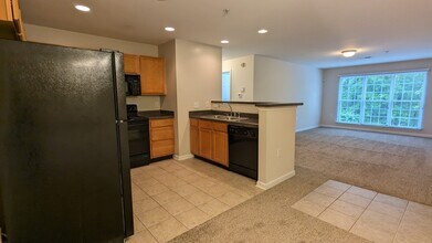 3710 Cotswold Ave, Unit Cotswold Park Condo #P in Greensboro, NC - Foto de edificio - Building Photo