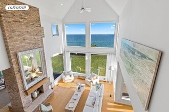 390 Old Montauk Hwy in Montauk, NY - Foto de edificio - Building Photo